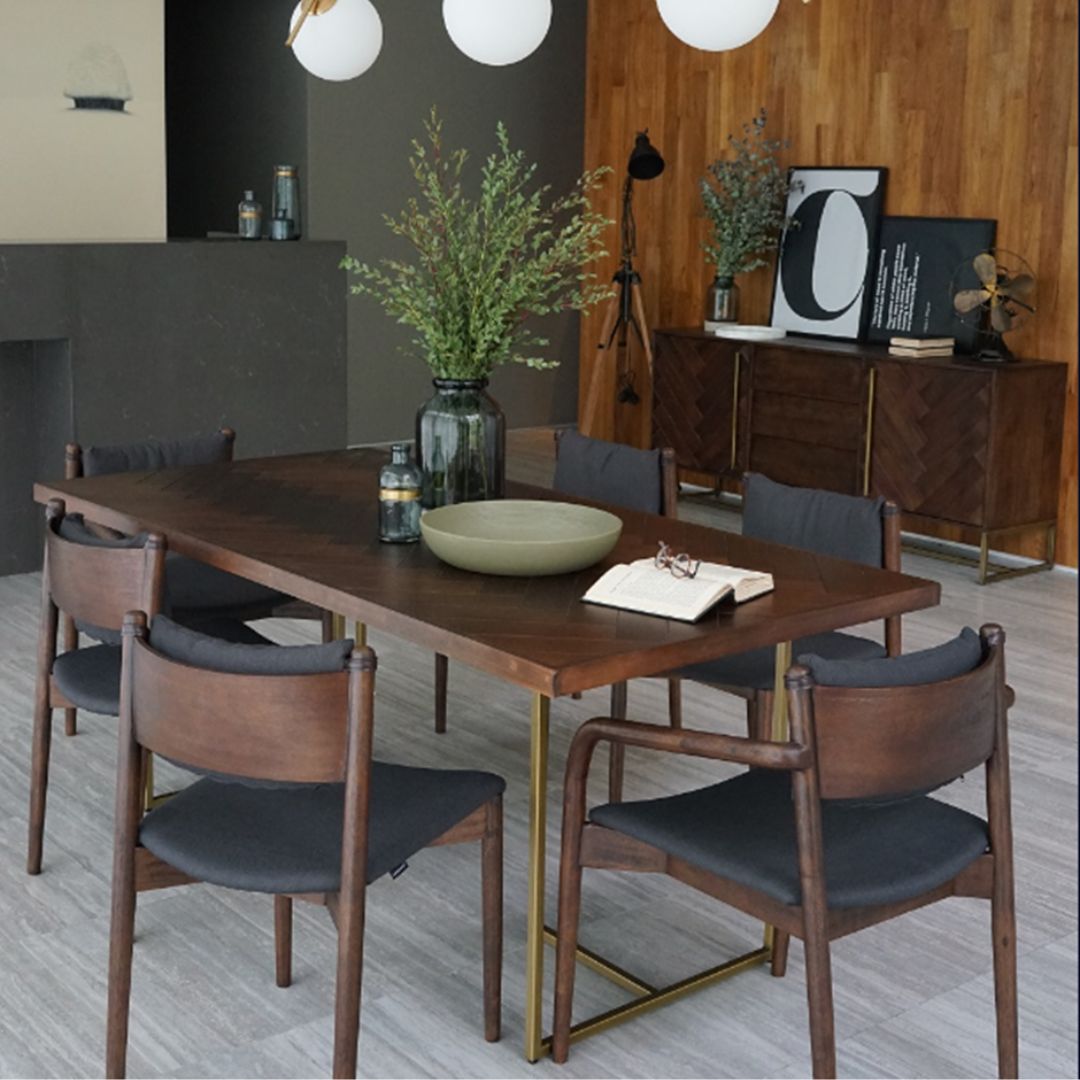 BRUNO DINING TABLE